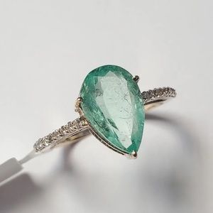 $3775- 10K Natural Columbia Emerald(2.2ct) Diamonds